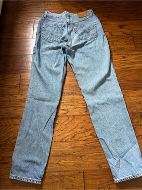 Levi’s Premium 80s Mom Jeans Light Wash High Rise Size 26